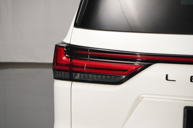 Used 2025 Lexus LX 700h F Sport image 18