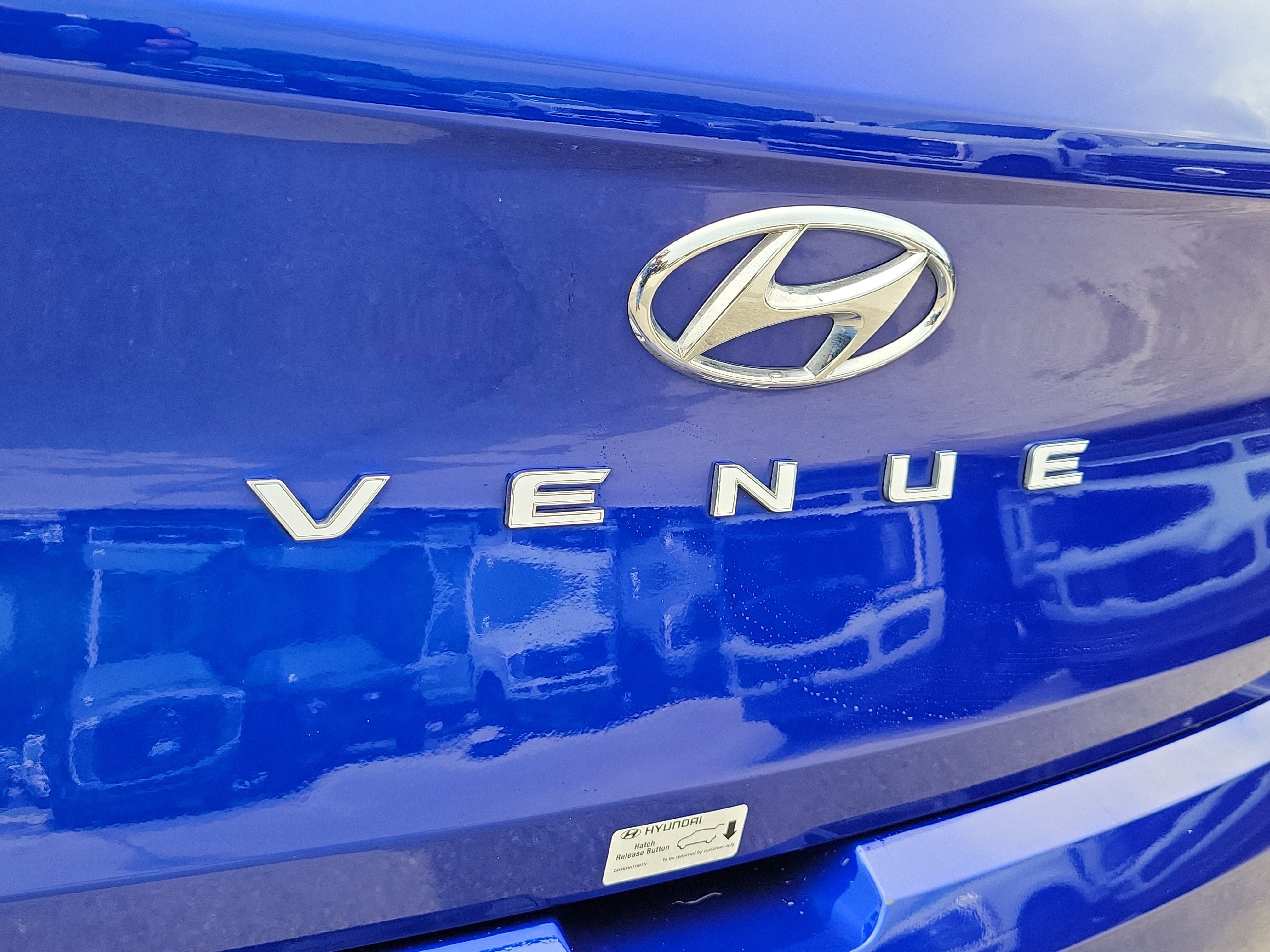 Used 2025 Hyundai Venue FWD image 30