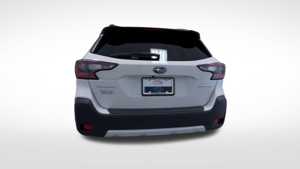 Used 2025 Subaru Outback Limited AWD/4WD image 7