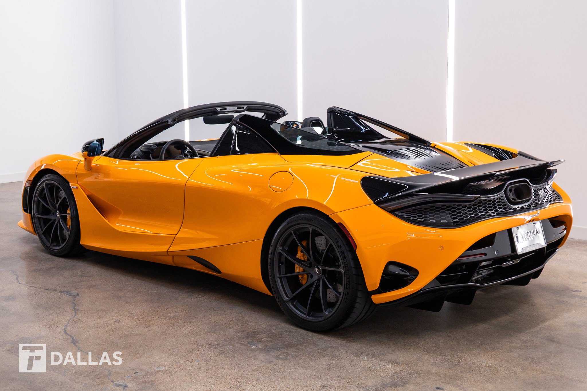 Used 2024 McLaren 750S Spider RWD image 10