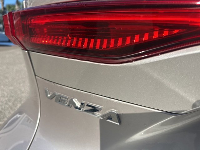 Used 2024 Toyota Venza Limited image 43