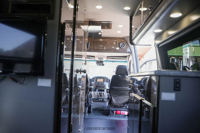 Used 2017 Mercedes-Benz Sprinter 3500 image 36