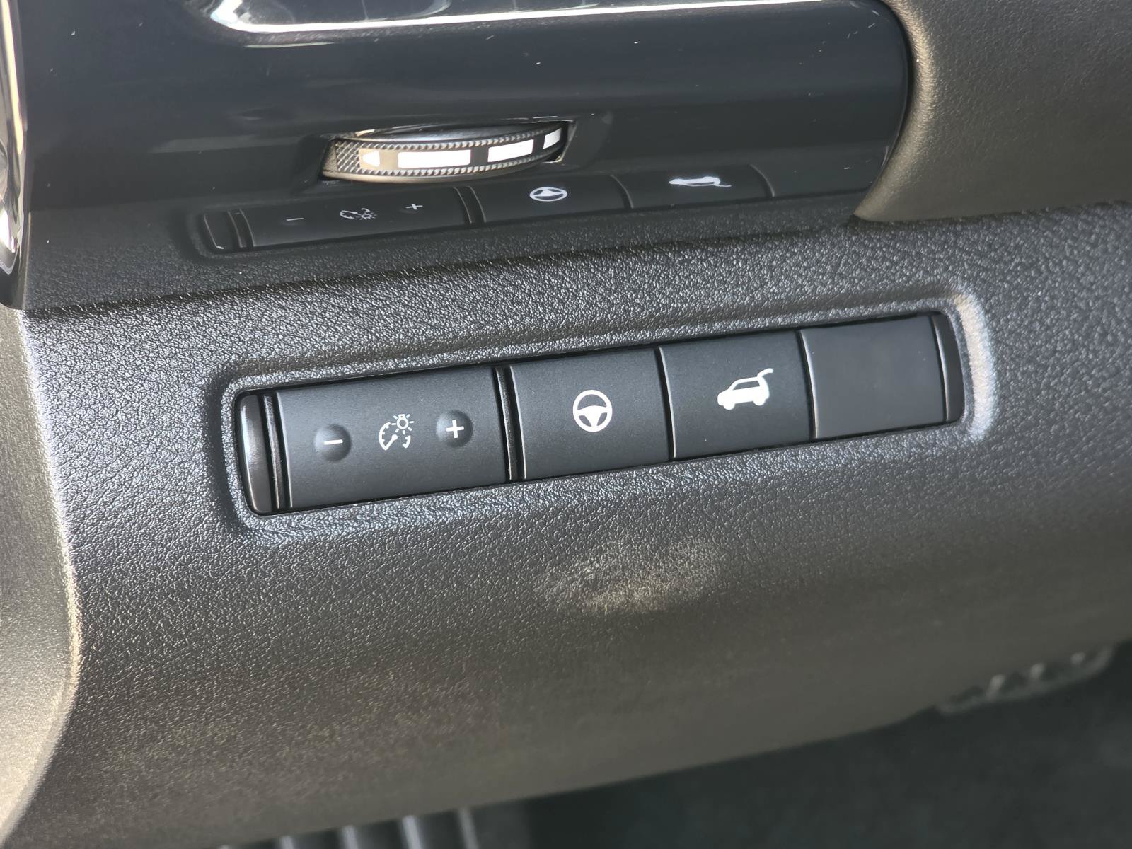 Used 2025 Nissan Pathfinder SV w/ SV Premium Package FWD image 24