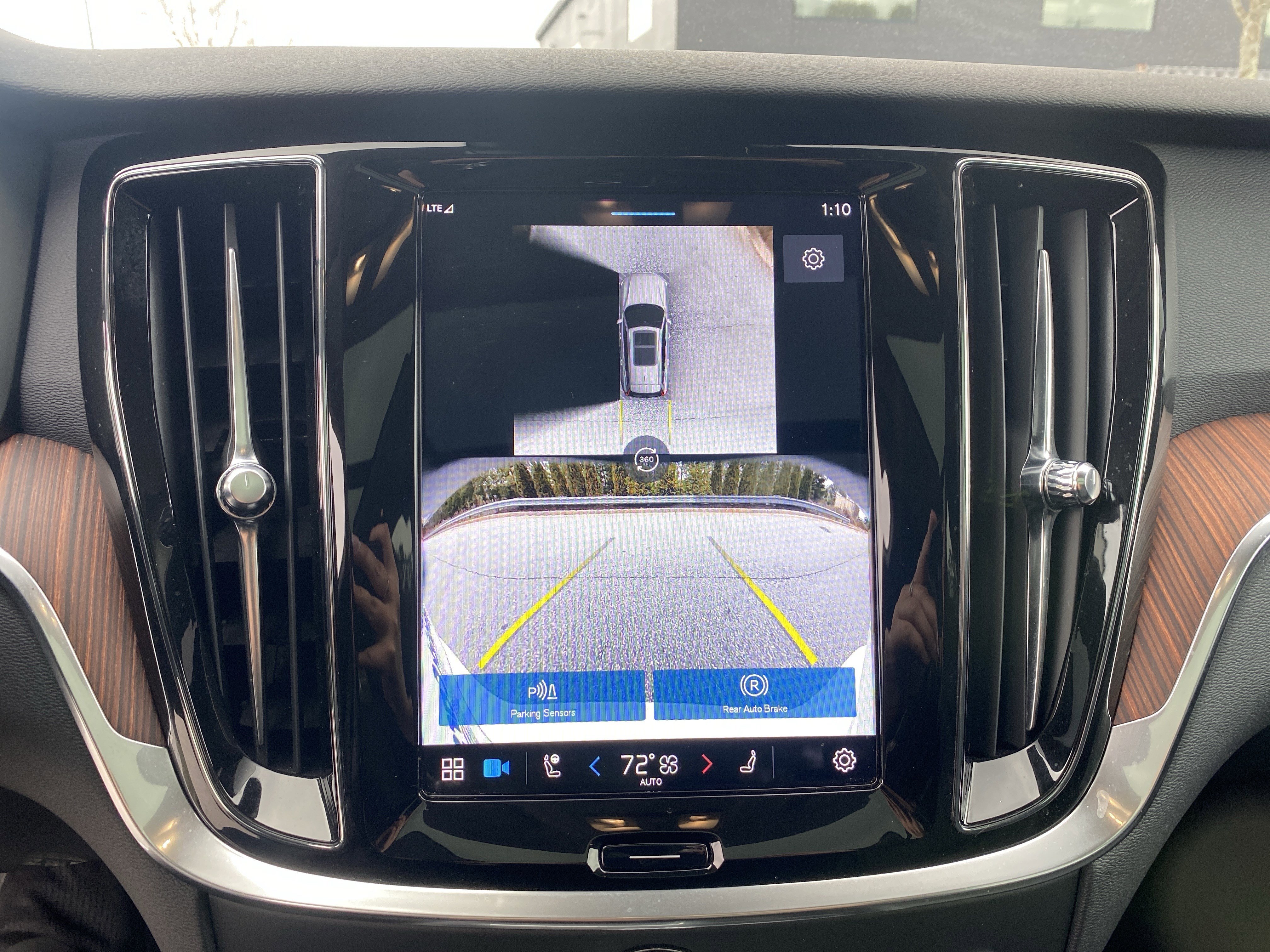 Used 2025 Volvo V60 B5 Cross Country Plus image 39