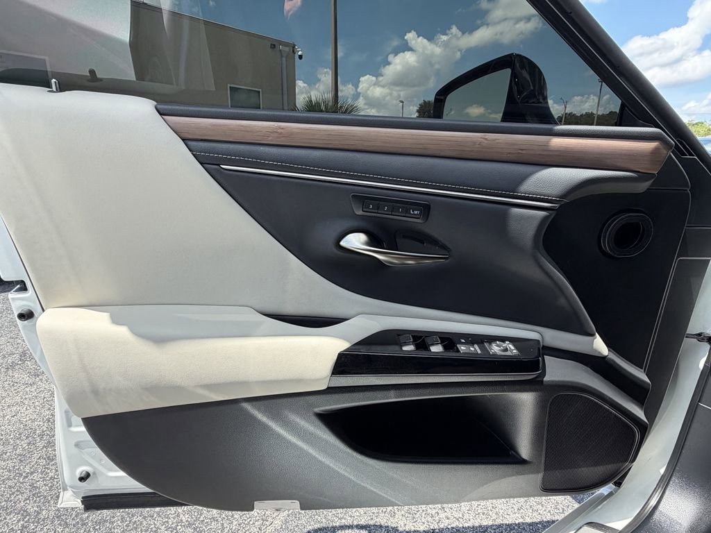Used 2024 Lexus ES 350 w/ Technology Package FWD image 21