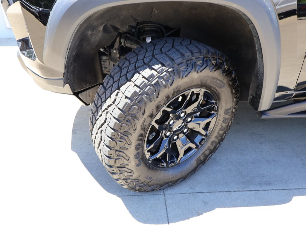 Certified 2025 Chevrolet Colorado ZR2 w/ Midnight Edition AWD/4WD image 40