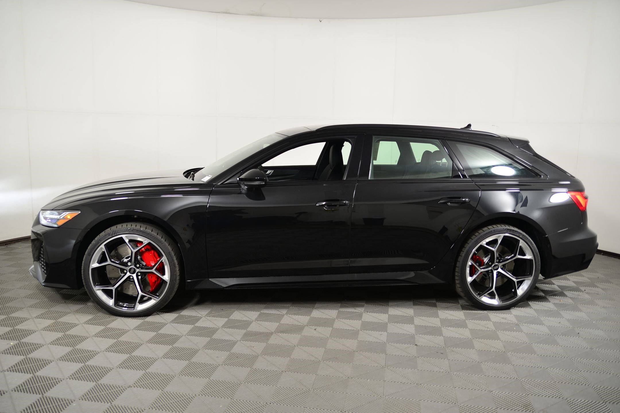 New 2026 Audi RS 6 performance image 2