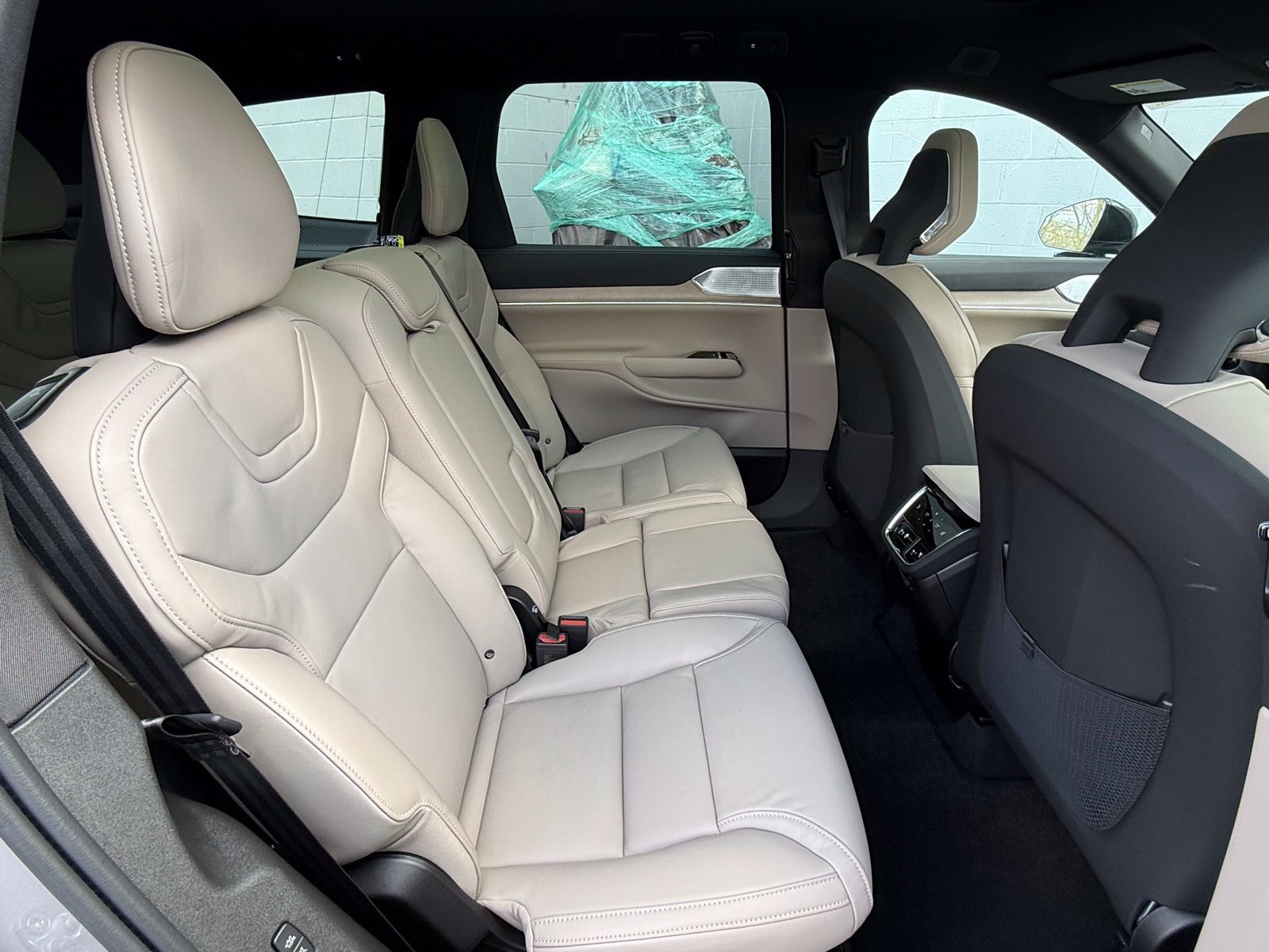 New 2026 Volvo EX90 Ultra AWD/4WD image 17