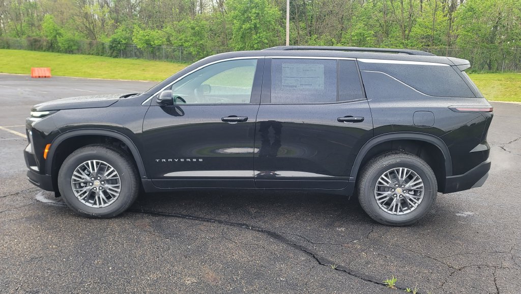 New 2026 Chevrolet Traverse LT w/ Driver Confidence Package FWD image 7