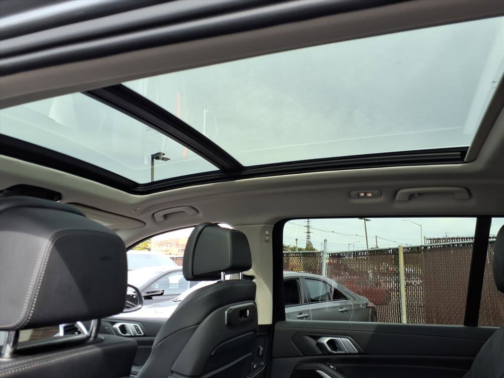 Used 2023 BMW X7 xDrive40i w/ Parking Assistance Package image 18