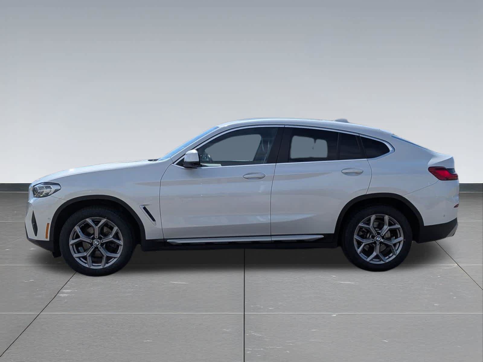 Used 2024 BMW X4 xDrive30i AWD/4WD image 2