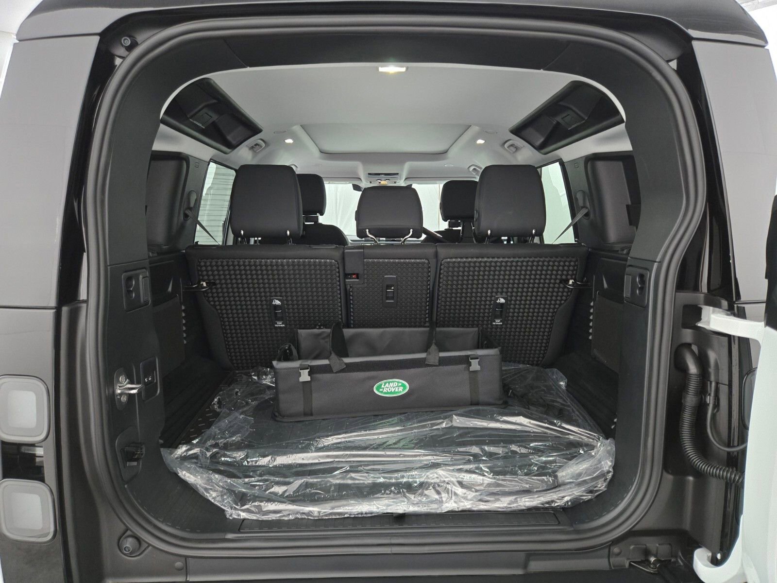 New 2026 Land Rover Defender 110 S AWD/4WD image 15