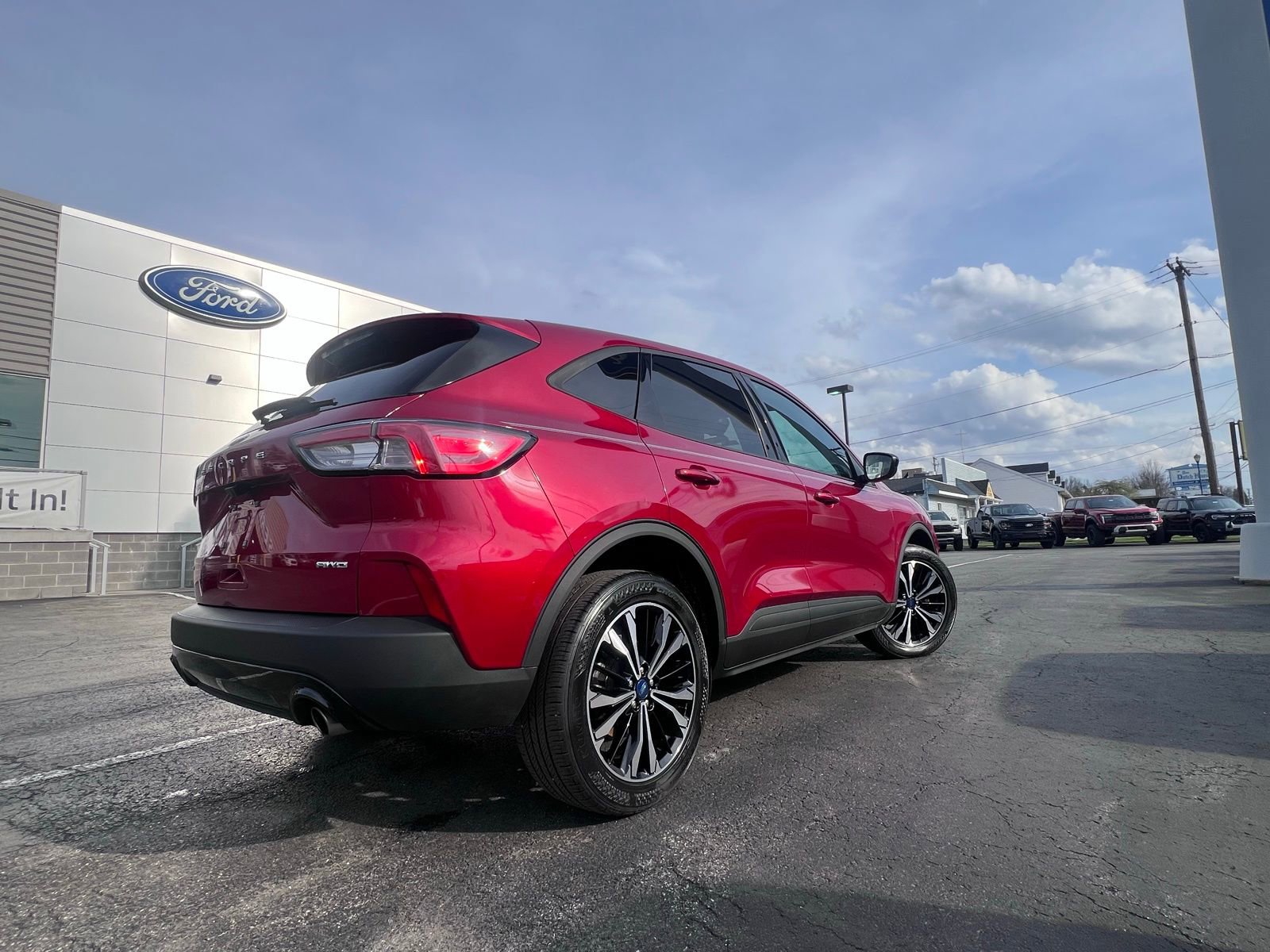 Used 2022 Ford Escape SE w/ SE Sport Appearance Package image 34