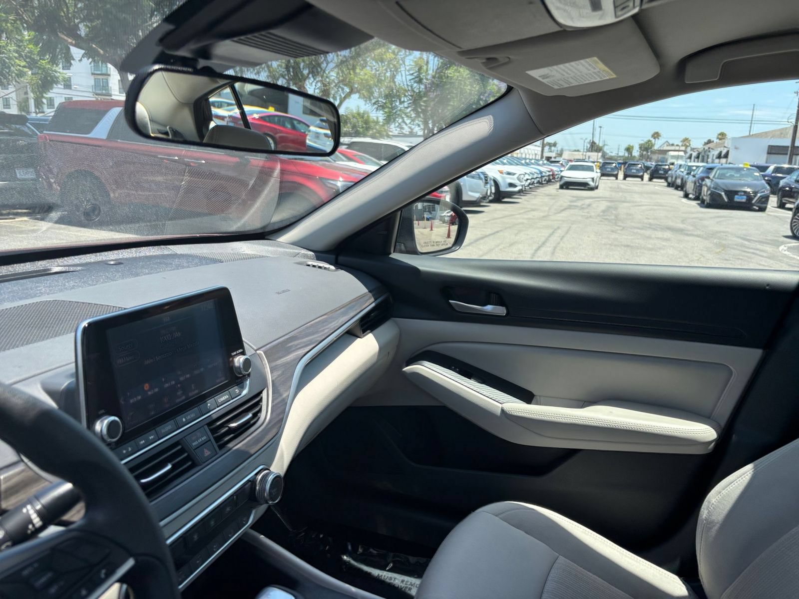 Used 2025 Nissan Altima 2.5 SV FWD image 36