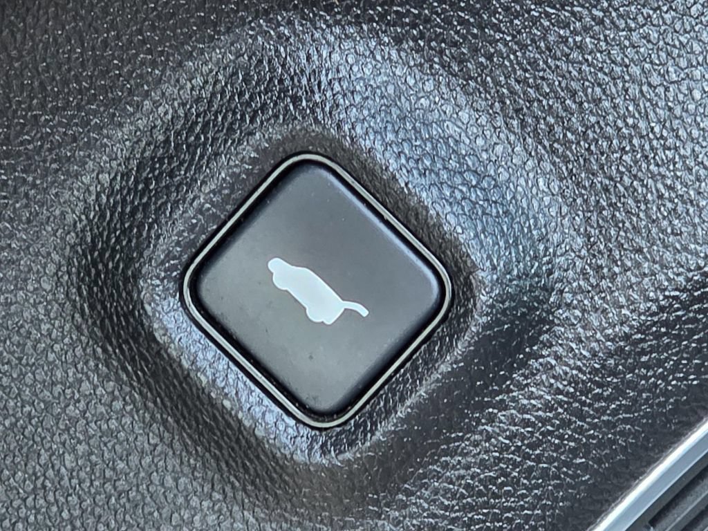 Used 2022 Acura MDX SH-AWD w/ Technology Package image 39