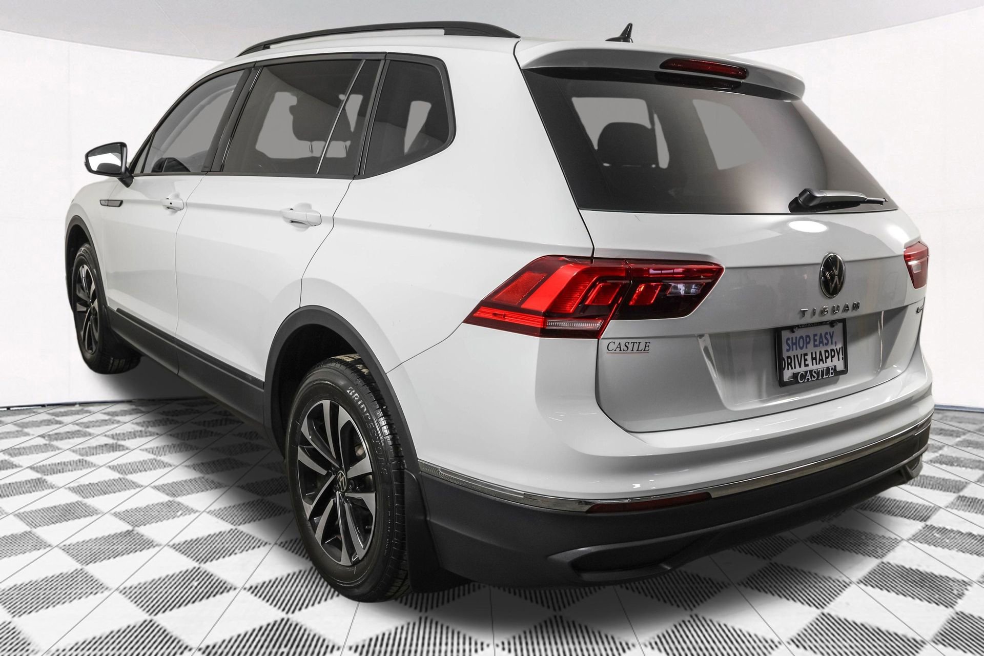 Used 2024 Volkswagen Tiguan S image 17