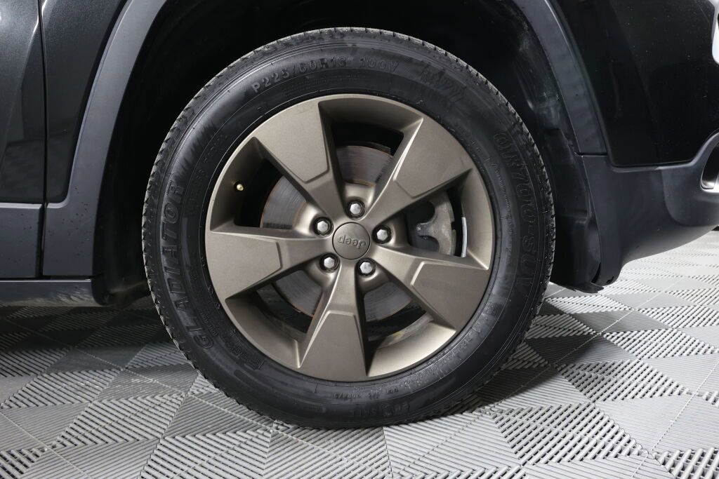 Used 2016 Jeep Cherokee 75th Anniversary image 6