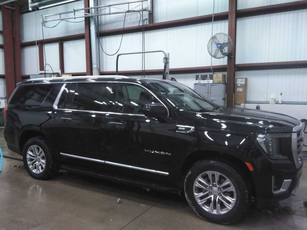 Used 2024 GMC Yukon XL SLT image 3