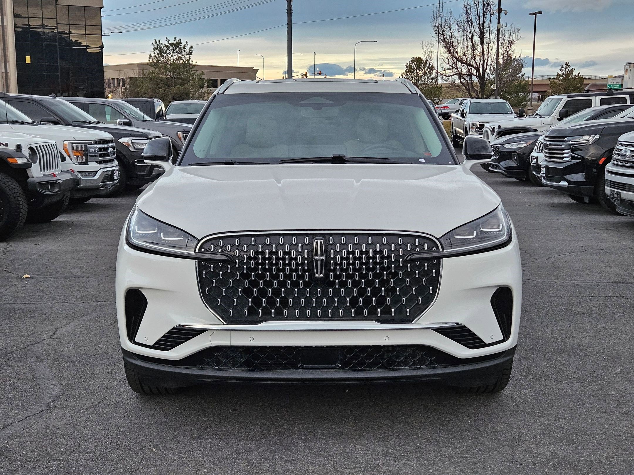 Used 2025 Lincoln Aviator Reserve w/ Equipment Group 201A image 12