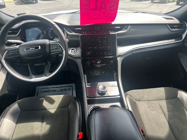 Used 2025 Jeep Grand Cherokee Altitude AWD/4WD image 35