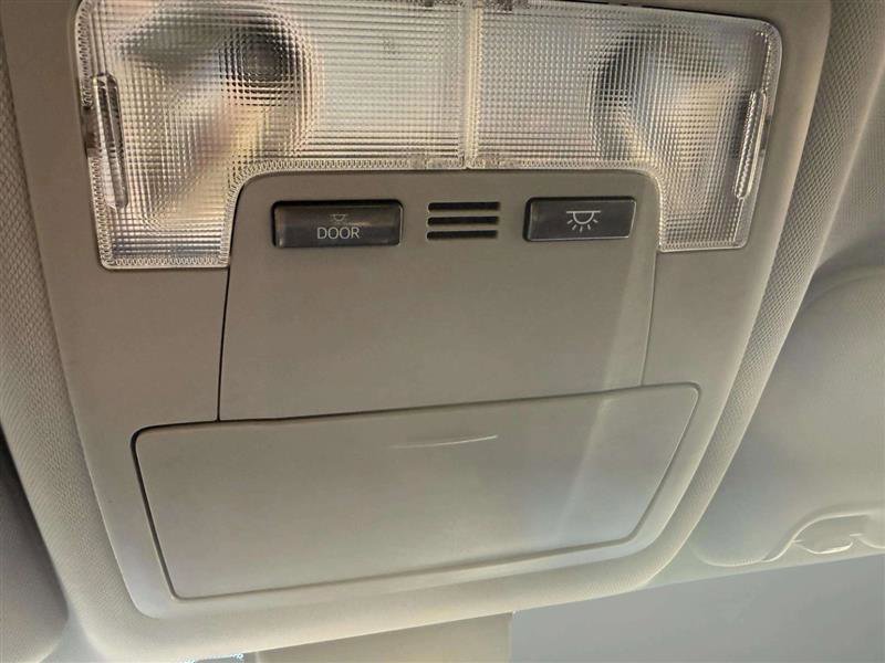 Used 2018 Toyota Highlander LE image 36