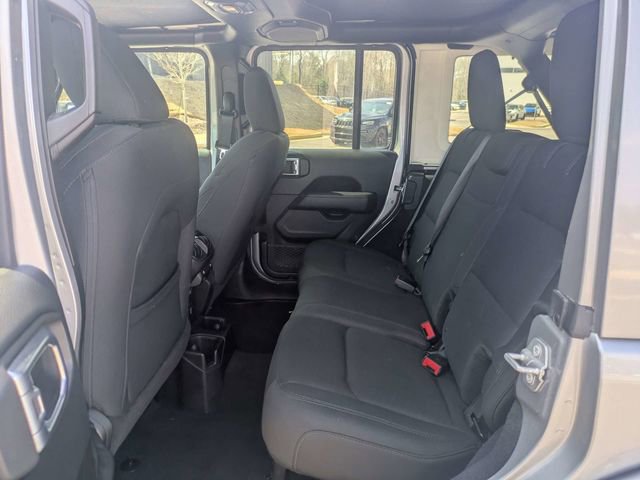 Used 2018 Jeep Wrangler Unlimited Sahara image 13