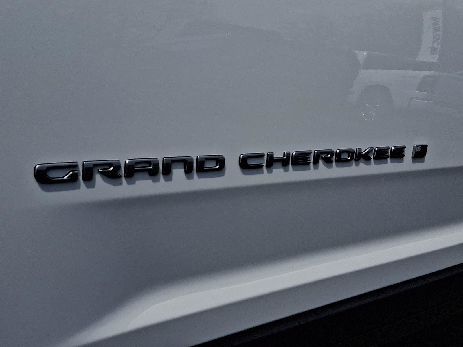 New 2026 Jeep Grand Cherokee Limited w/ MOPAR Finishing Package AWD/4WD image 19