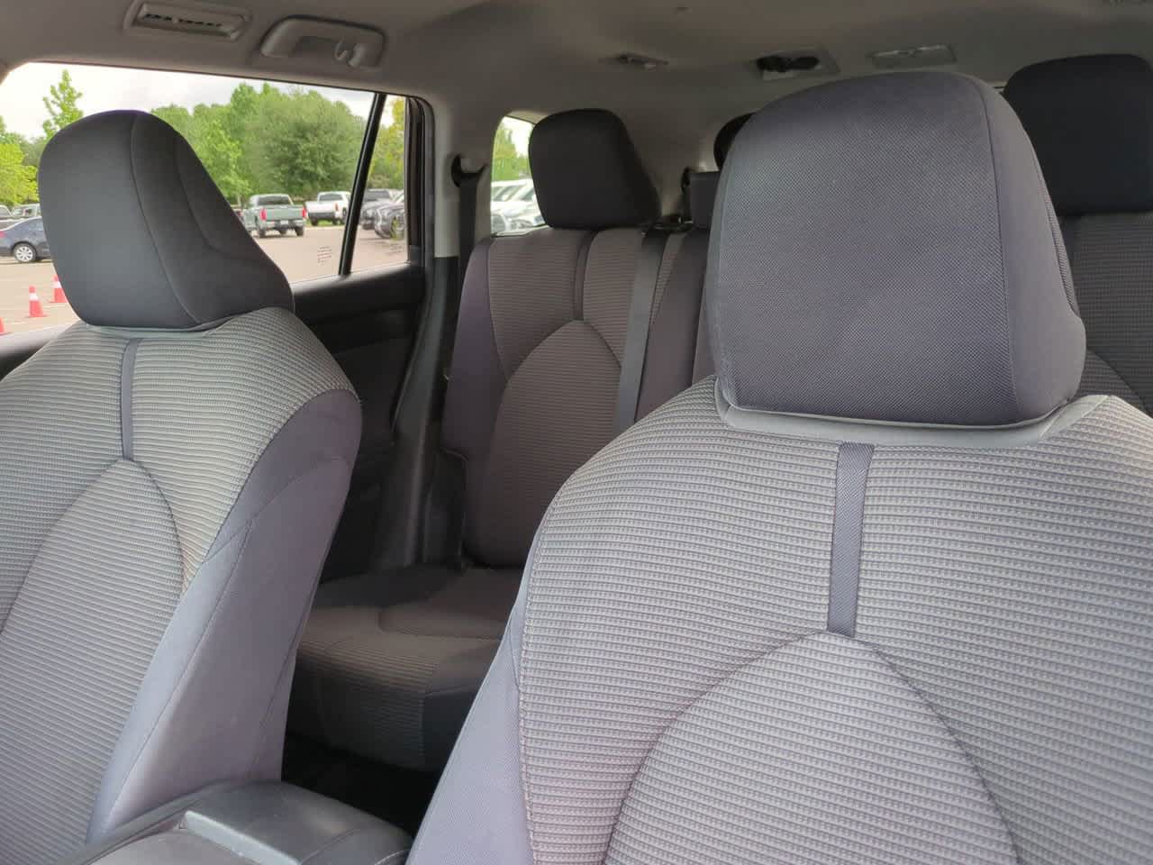 Certified 2021 Toyota Highlander L FWD image 8