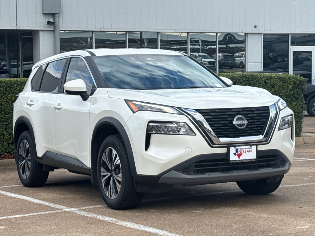 Used 2023 Nissan Rogue SV image 2