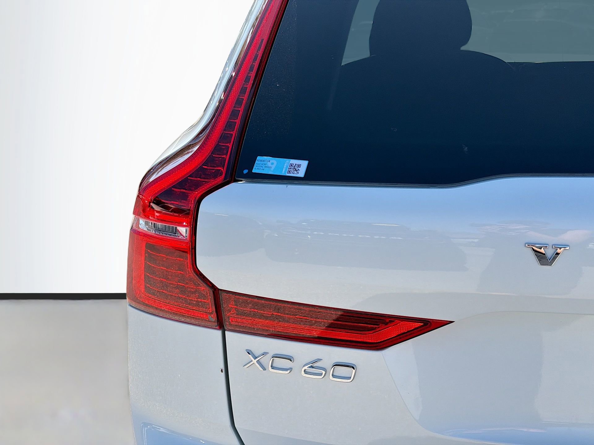 Used 2023 Volvo XC60 B5 Ultimate w/ Climate Package image 11