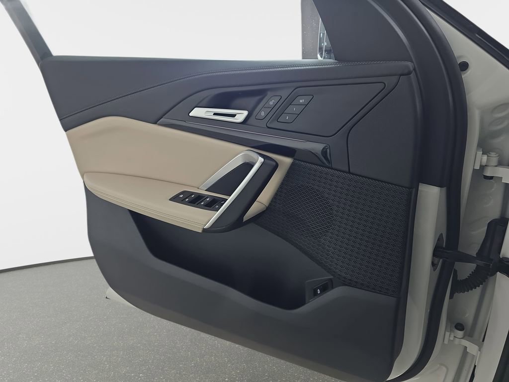 Used 2025 BMW X2 xDrive28i w/ Technology Package image 29