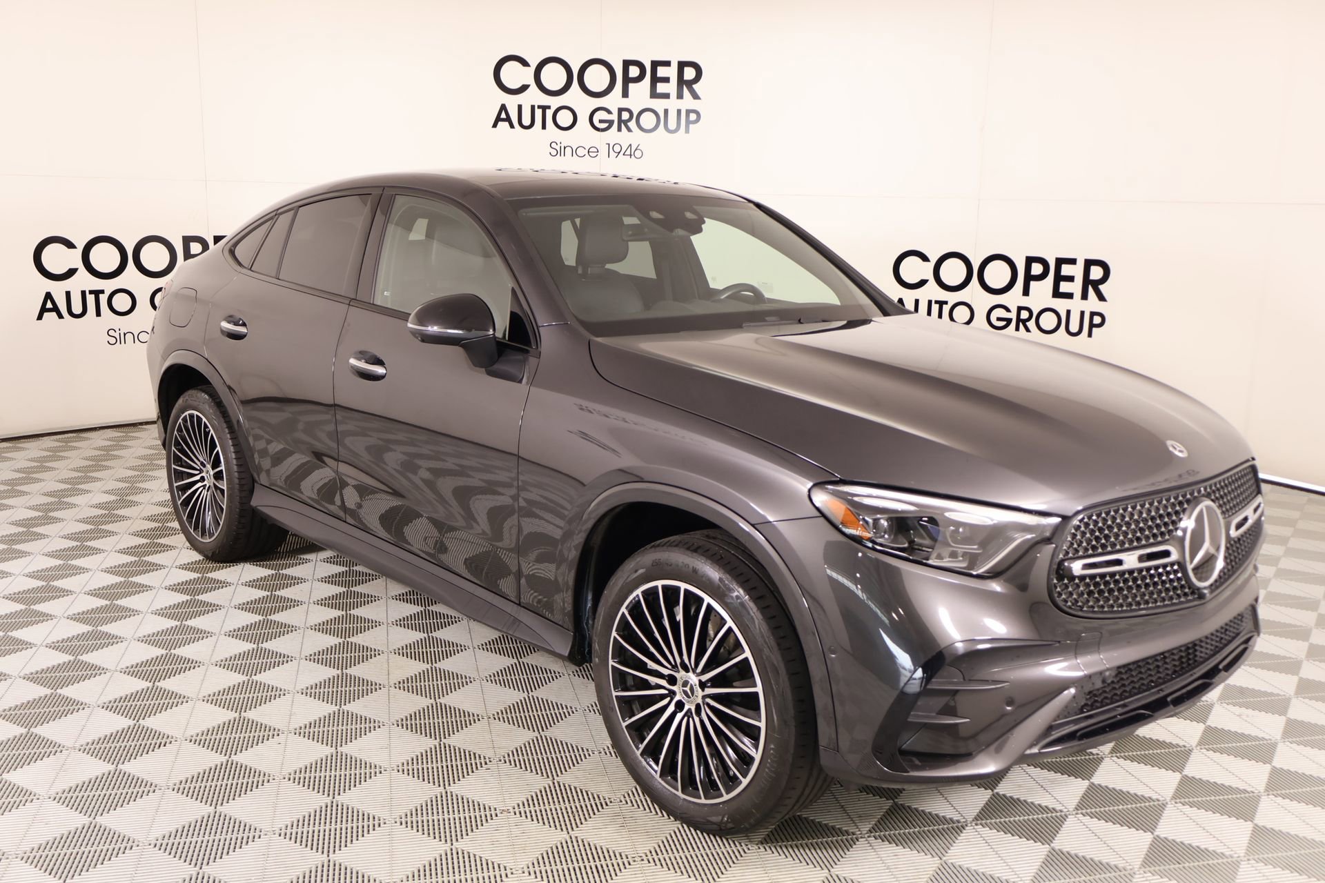 Used 2024 Mercedes-Benz GLC 300 4MATIC image 1