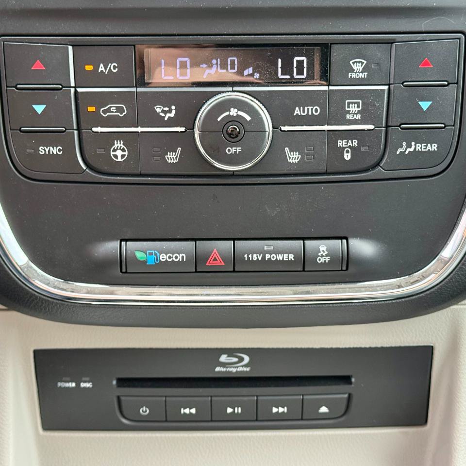 Used 2016 Chrysler Town & Country Limited Platinum w/ Trailer Tow Group FWD image 13