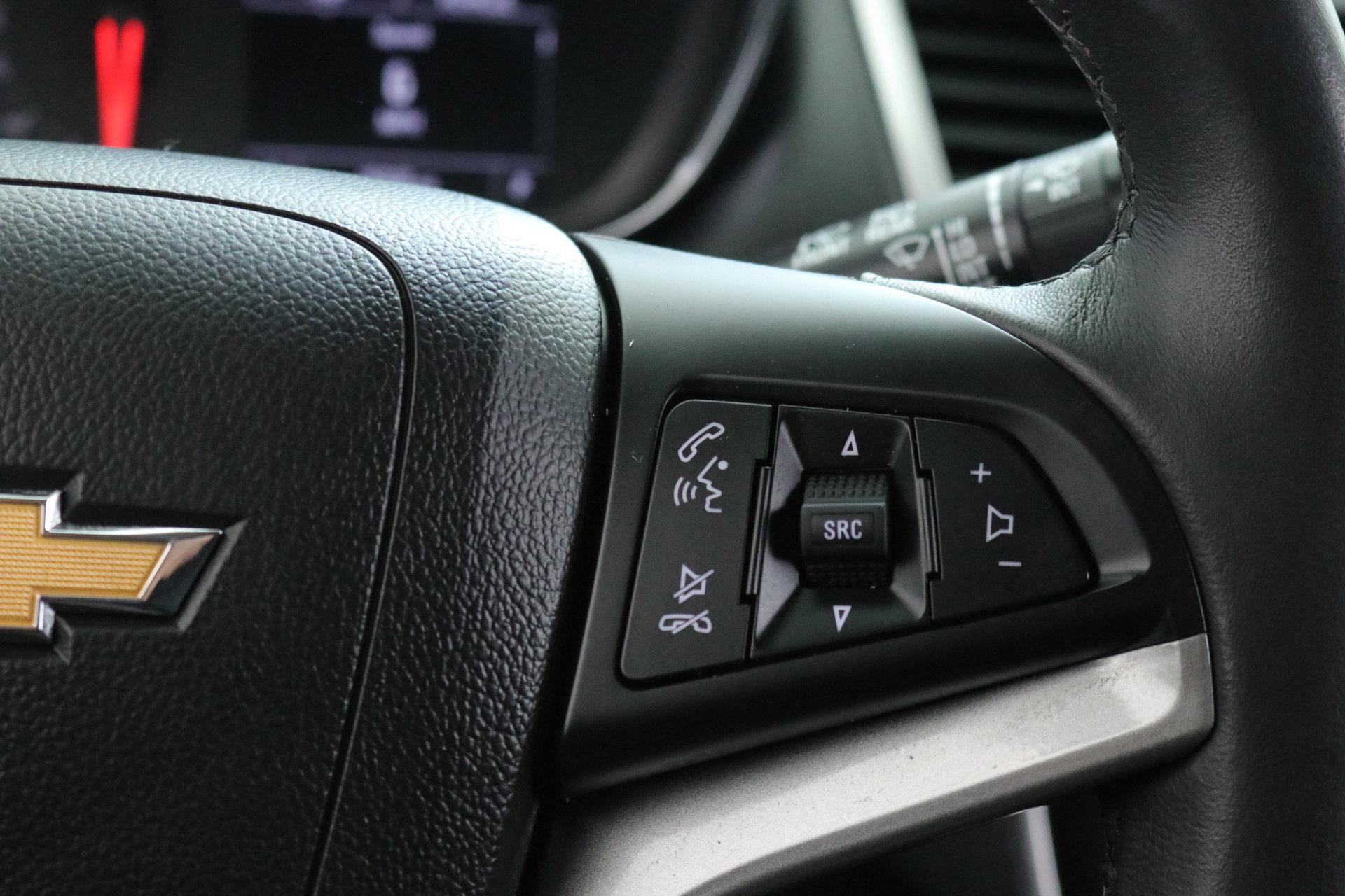 Used 2022 Chevrolet Trax LT w/ LT Convenience Package image 14