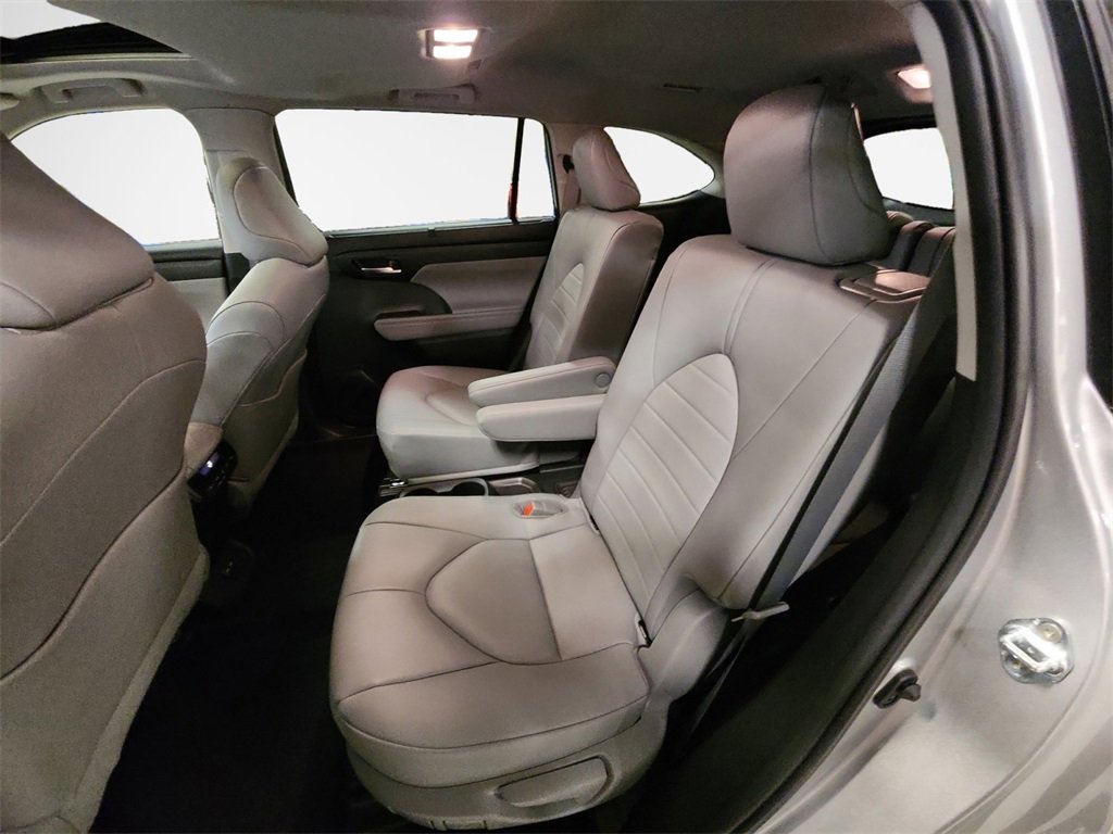 Used 2023 Toyota Highlander XLE image 24