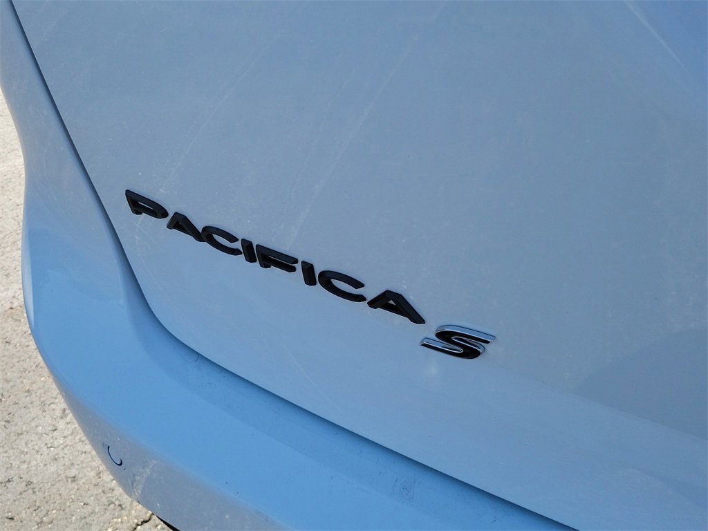New 2026 Chrysler Pacifica Limited image 7