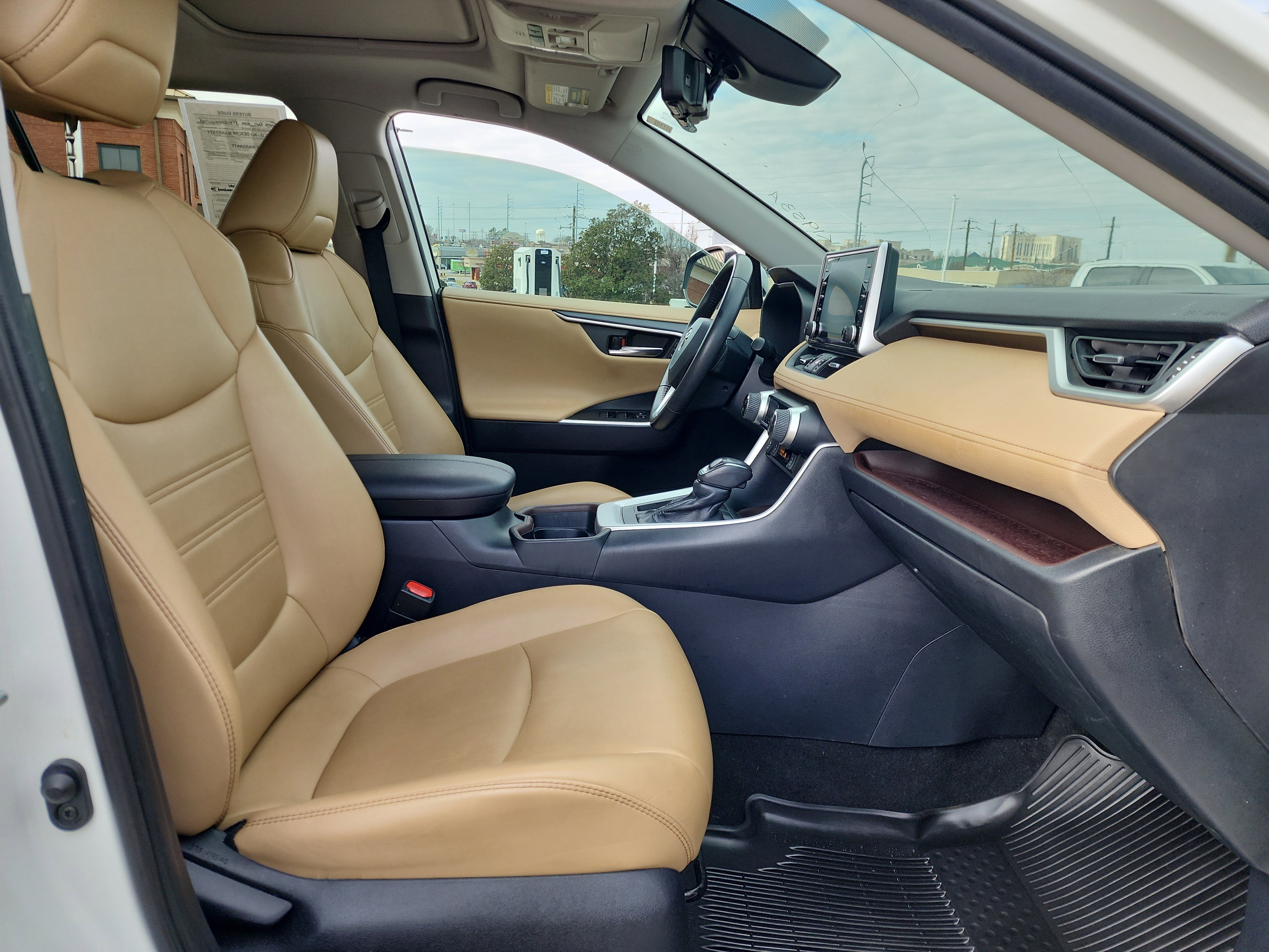 Used 2019 Toyota RAV4 Limited image 15