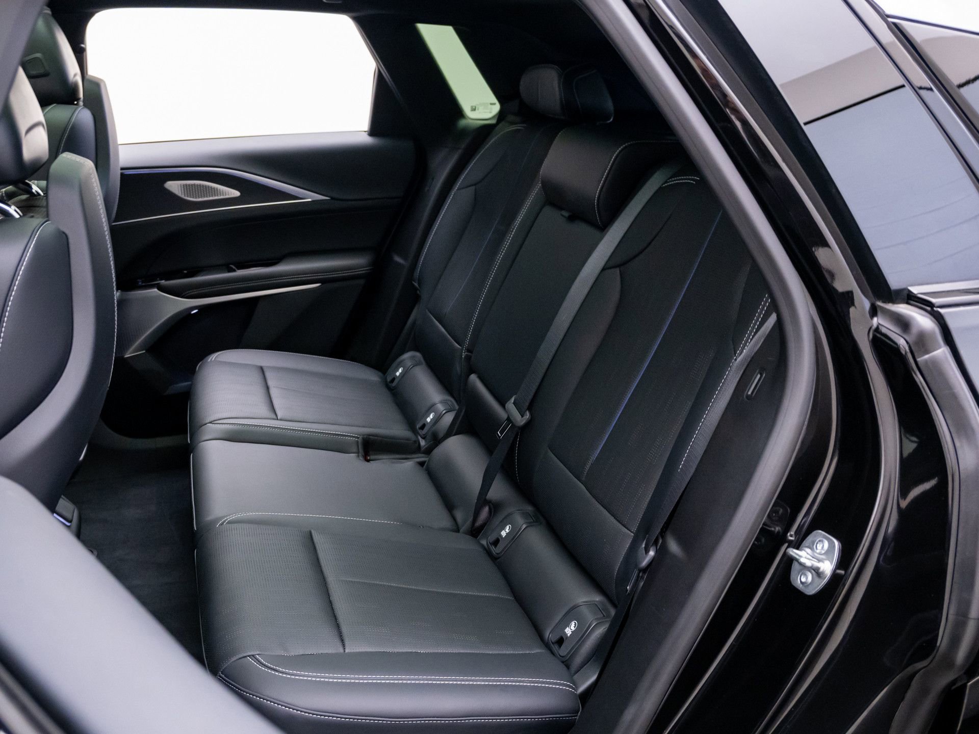 Certified 2025 Cadillac Lyriq Luxury w/ LPO, Floor Liner Package AWD/4WD image 23