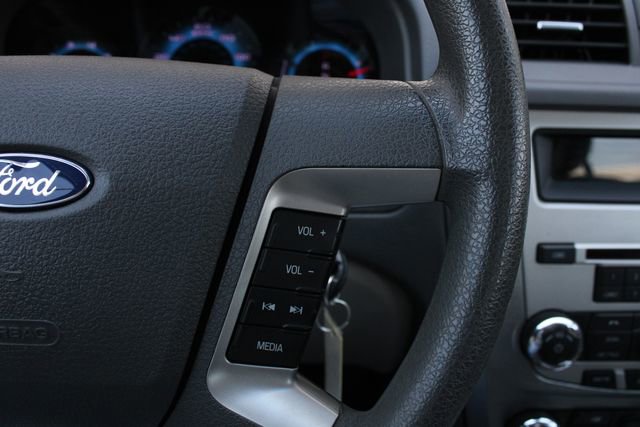 Used 2011 Ford Fusion SE FWD image 12