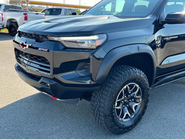 Used 2024 Chevrolet Colorado ZR2 w/ Technology Package AWD/4WD image 11