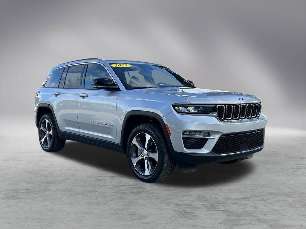 Certified 2025 Jeep Grand Cherokee Limited RWD image 3