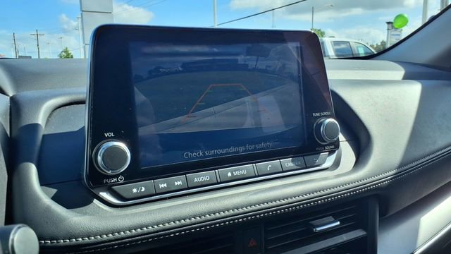 Used 2025 Nissan Rogue SV image 28