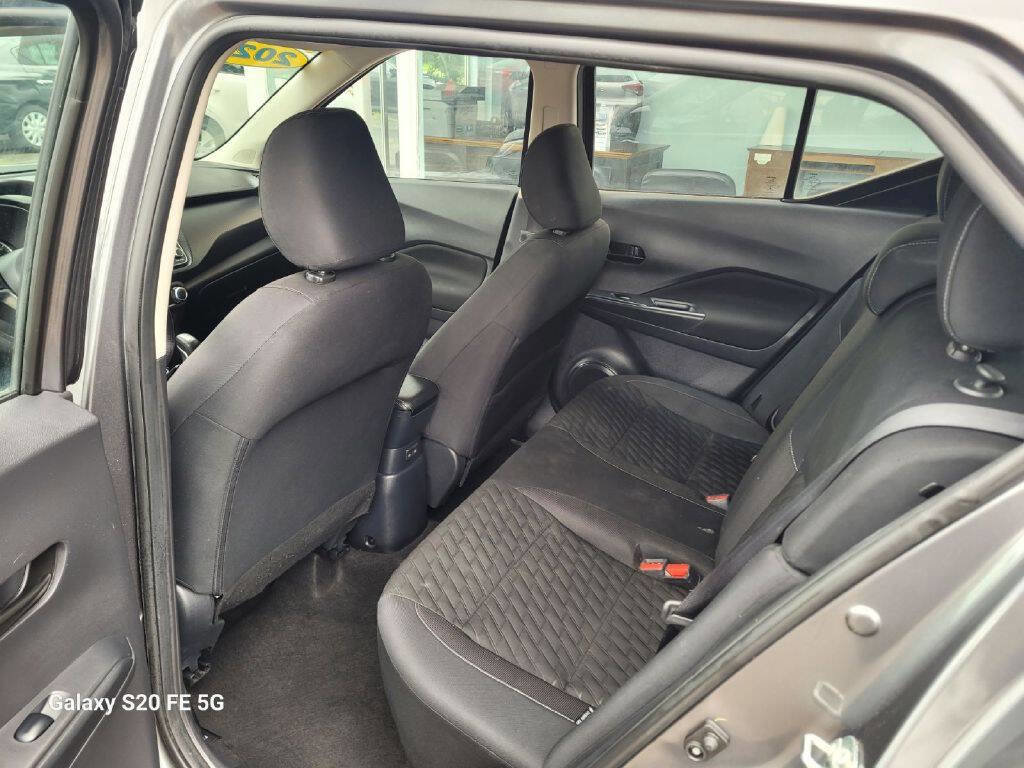 Used 2022 Nissan Kicks S image 11
