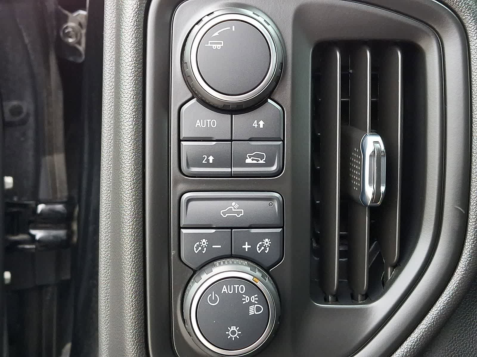 Used 2023 Chevrolet Silverado 1500 Custom AWD/4WD image 27
