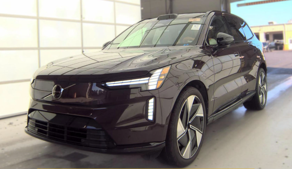Certified 2025 Volvo EX90 Ultra AWD/4WD image 7