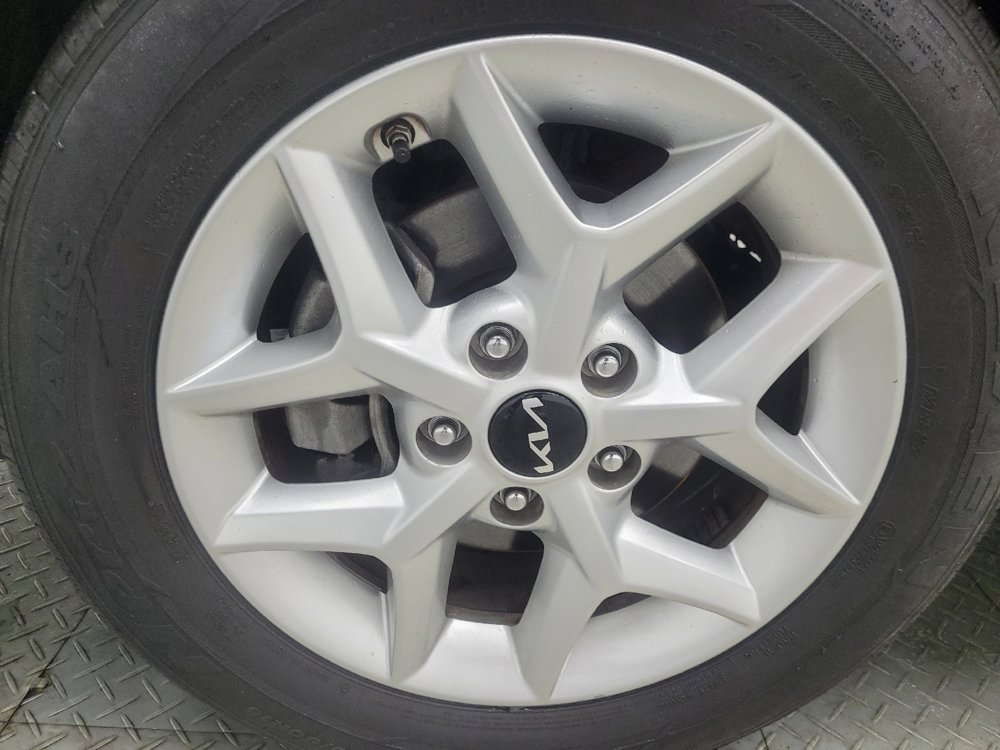 Used 2023 Kia Soul LX w/ Option Group 015 FWD image 31
