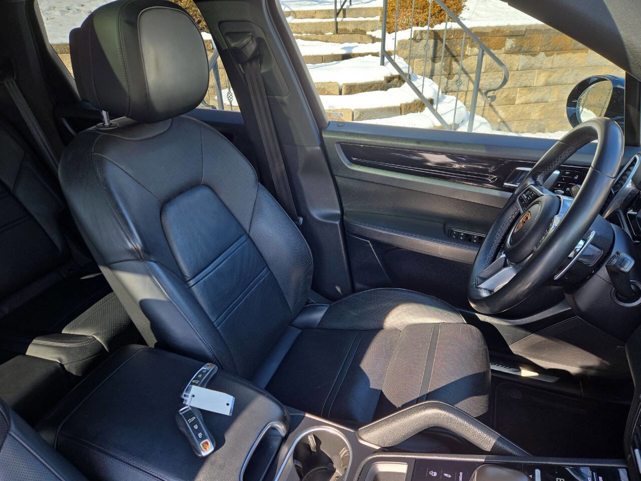 Used 2020 Porsche Cayenne S image 36