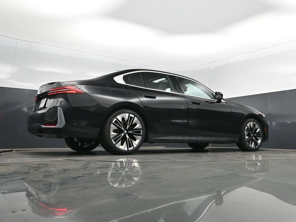 Certified 2025 BMW 530i image 42