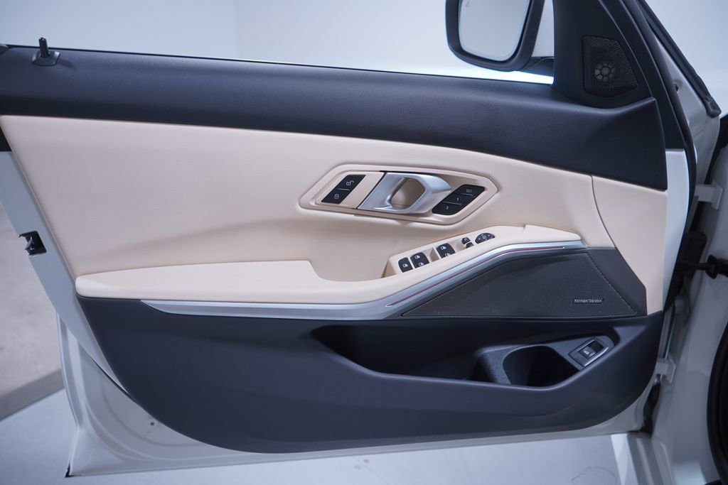 Used 2025 BMW 330i xDrive Sedan image 16