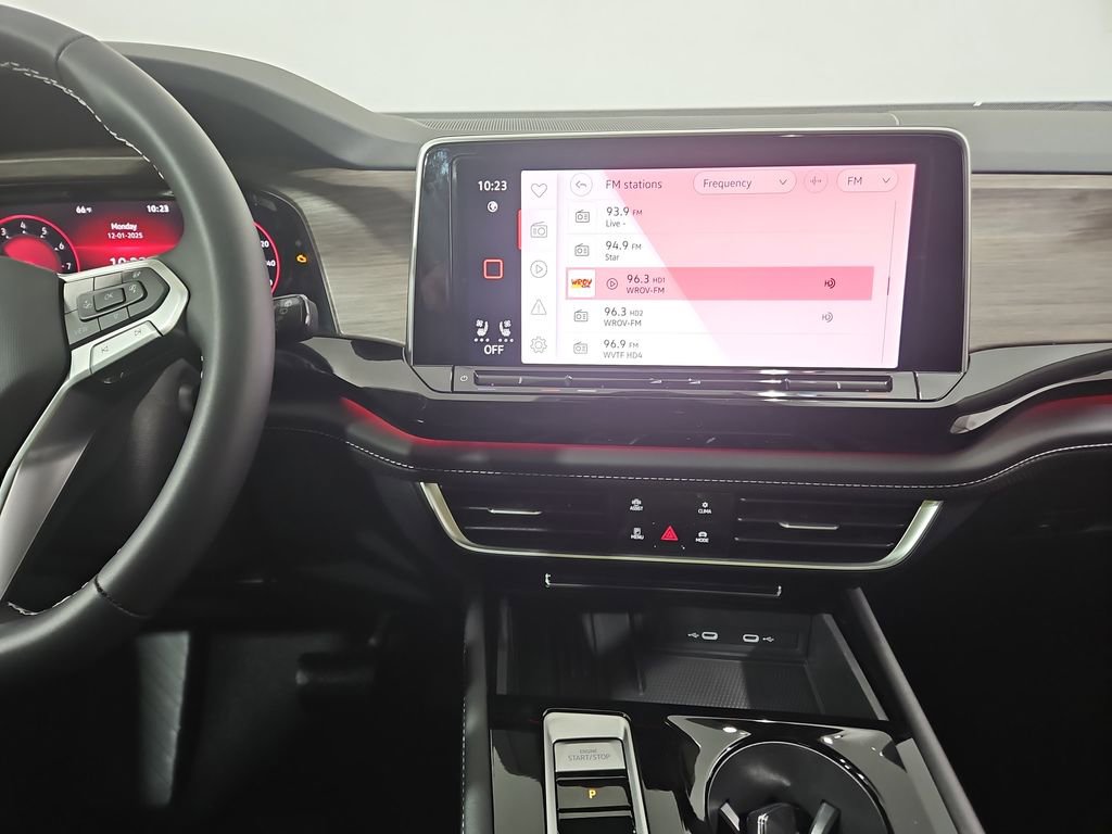 New 2026 Volkswagen Atlas SEL image 17